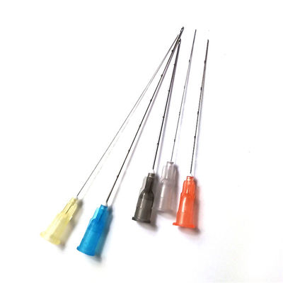 Microcannula monouso con punta contundente di ago Microcannula contundente per riempitore cutaneo ialuronico
