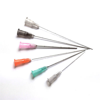 Microcannula monouso con punta contundente di ago Microcannula contundente per riempitore cutaneo ialuronico